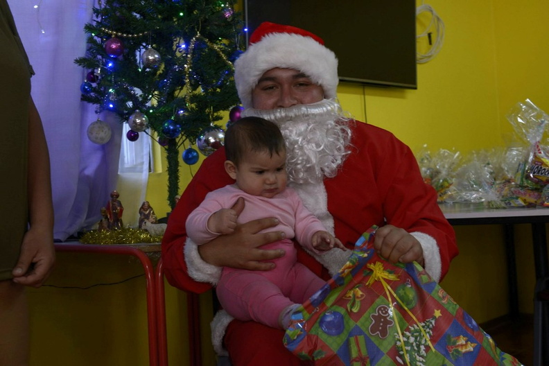 Viejito Pascuero inicia entrega de regalos en Pinto 16-12-2019 (37)
