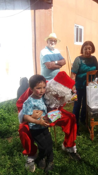 Viejito Pascuero inicia entrega de regalos en Pinto 16-12-2019 (38)