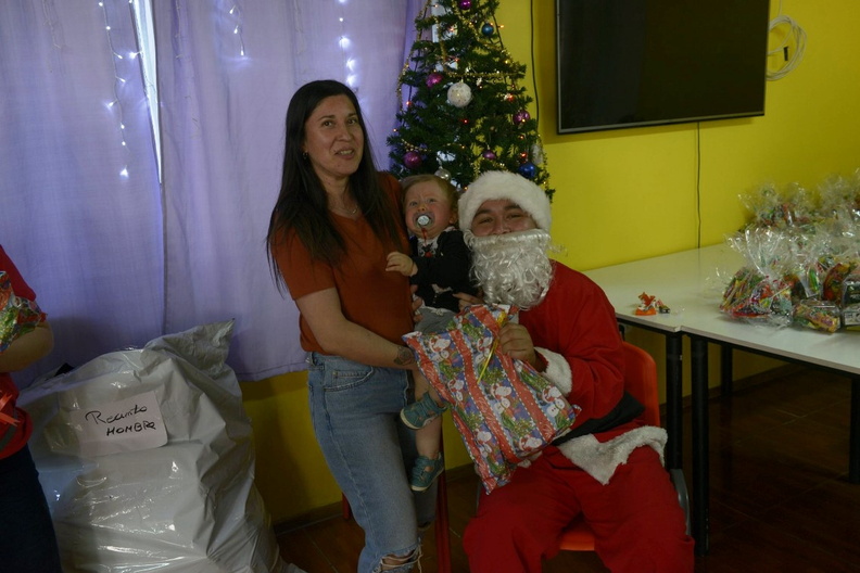 Viejito Pascuero inicia entrega de regalos en Pinto 16-12-2019 (40)