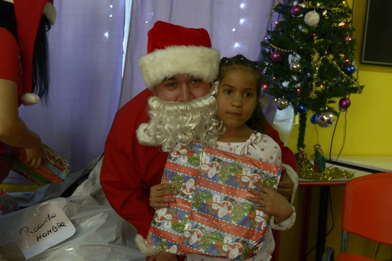Viejito Pascuero inicia entrega de regalos en Pinto 16-12-2019 (43)