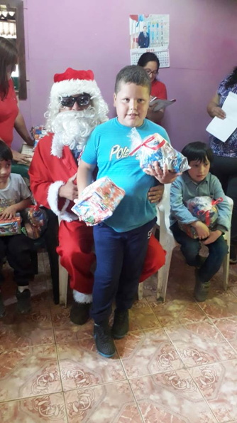 Viejito Pascuero inicia entrega de regalos en Pinto 16-12-2019 (45)