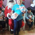 Viejito Pascuero inicia entrega de regalos en Pinto 16-12-2019 (45)