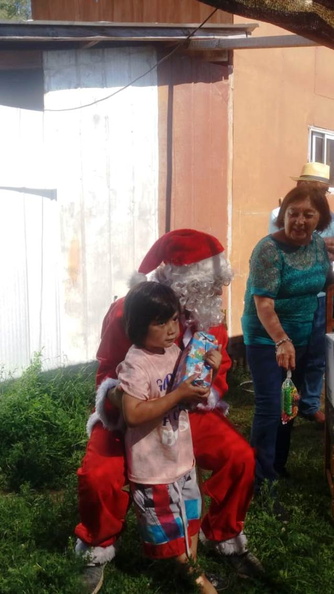 Viejito Pascuero inicia entrega de regalos en Pinto 16-12-2019 (47)