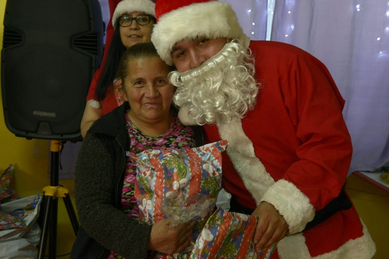 Viejito Pascuero inicia entrega de regalos en Pinto 16-12-2019 (54)