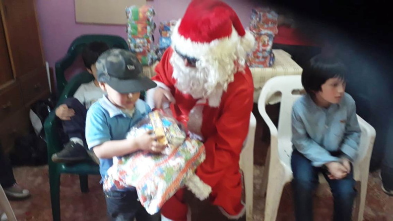 Viejito Pascuero inicia entrega de regalos en Pinto 16-12-2019 (66)