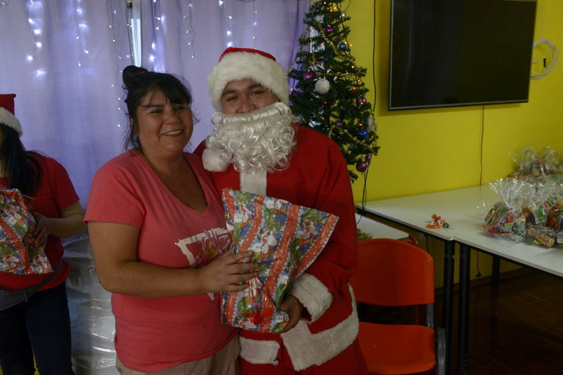 Viejito Pascuero inicia entrega de regalos en Pinto 16-12-2019 (69)