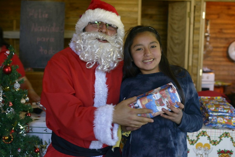 Viejito Pascuero inicia entrega de regalos en Pinto 16-12-2019 (72)
