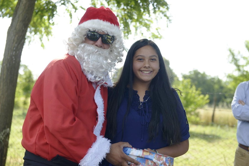 Viejito Pascuero inicia entrega de regalos en Pinto 16-12-2019 (78)