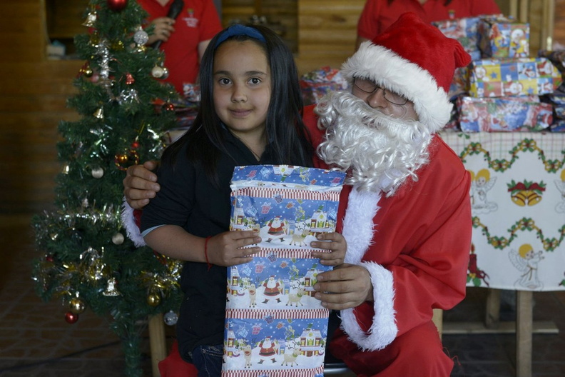 Viejito Pascuero inicia entrega de regalos en Pinto 16-12-2019 (82)