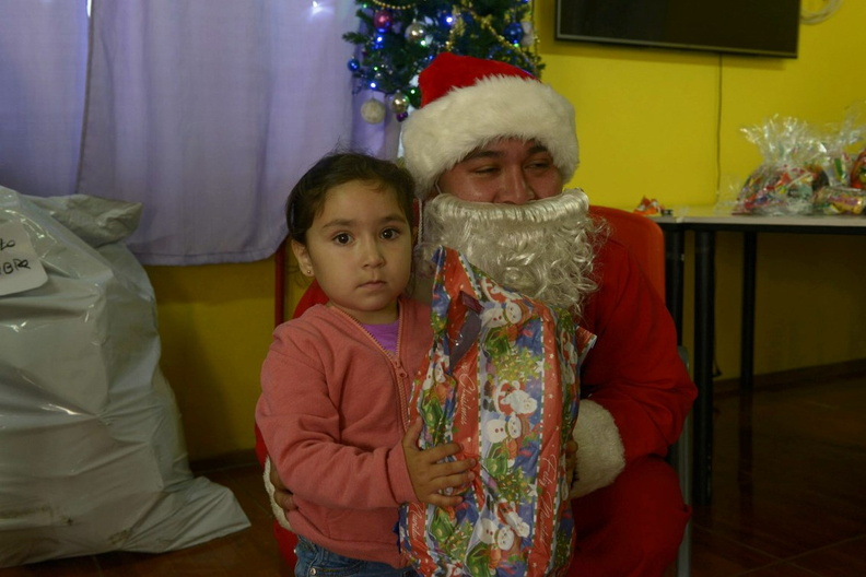 Viejito Pascuero inicia entrega de regalos en Pinto 16-12-2019 (98)