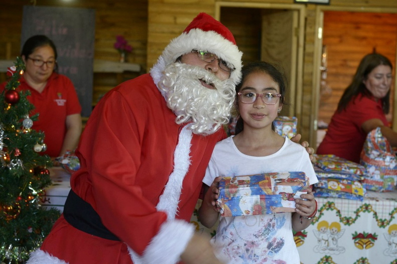 Viejito Pascuero inicia entrega de regalos en Pinto 16-12-2019 (105)
