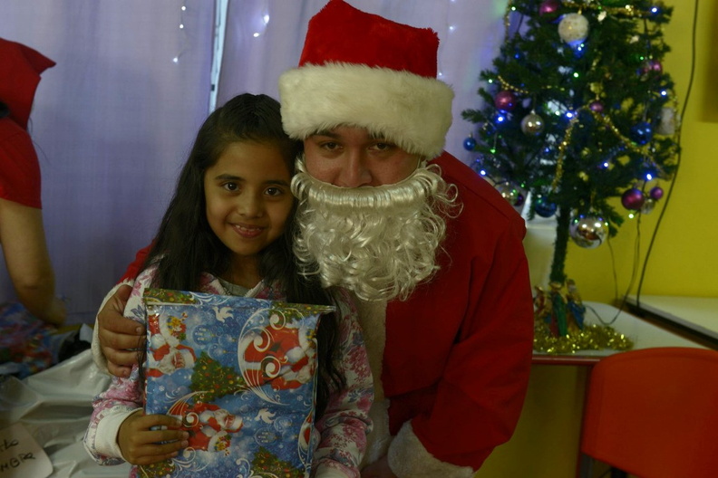 Viejito Pascuero inicia entrega de regalos en Pinto 16-12-2019 (109)