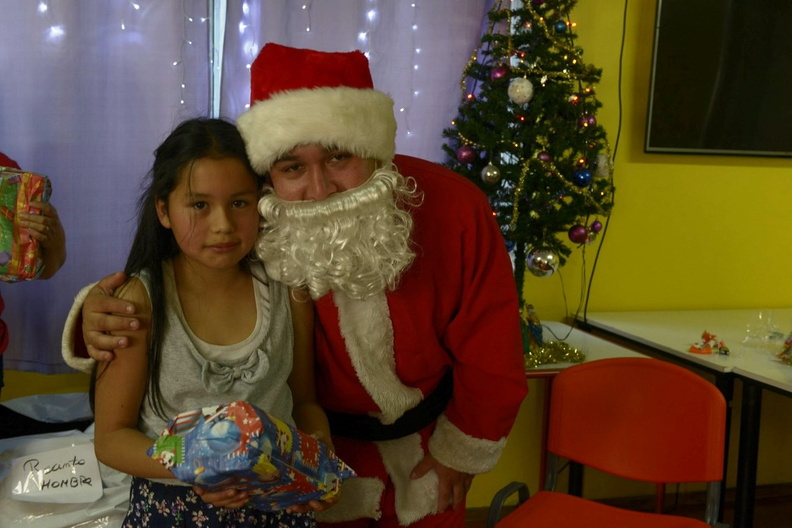 Viejito Pascuero inicia entrega de regalos en Pinto 16-12-2019 (118)