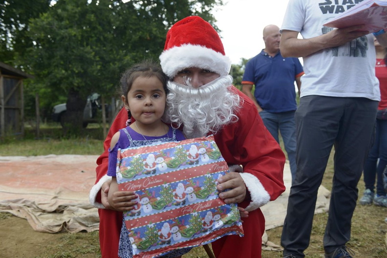 Viejito Pascuero inicia entrega de regalos en Pinto 16-12-2019 (122)