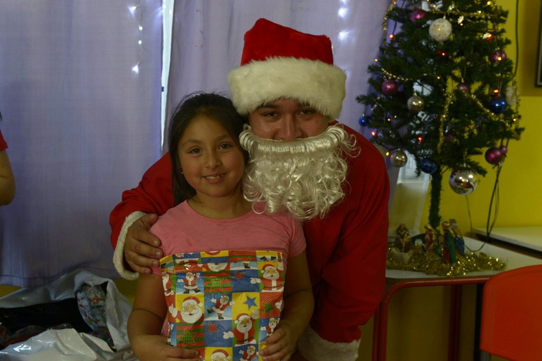 Viejito Pascuero inicia entrega de regalos en Pinto 16-12-2019 (129)