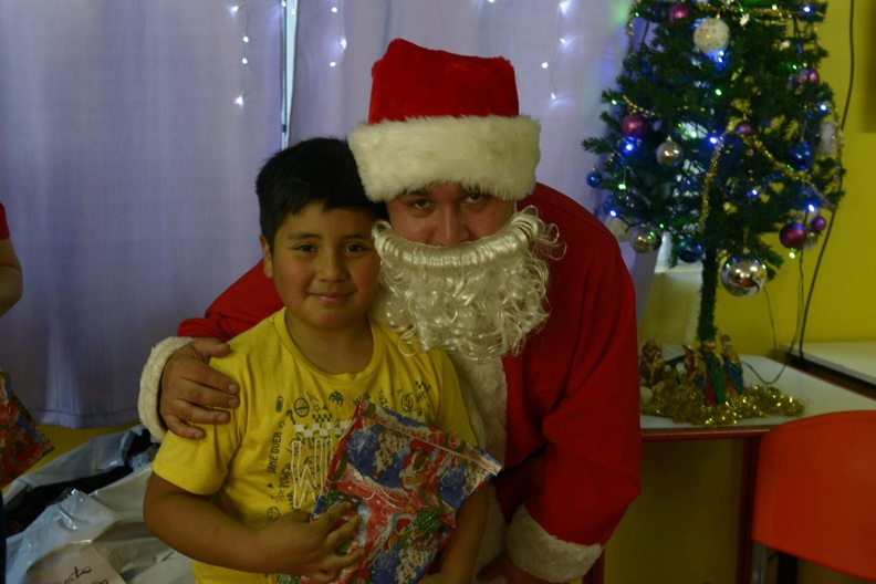 Viejito Pascuero inicia entrega de regalos en Pinto 16-12-2019 (134)