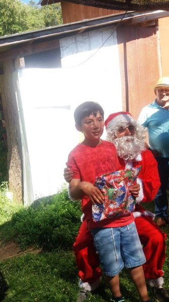 Viejito Pascuero inicia entrega de regalos en Pinto 16-12-2019 (135)