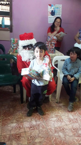 Viejito Pascuero inicia entrega de regalos en Pinto 16-12-2019 (137)