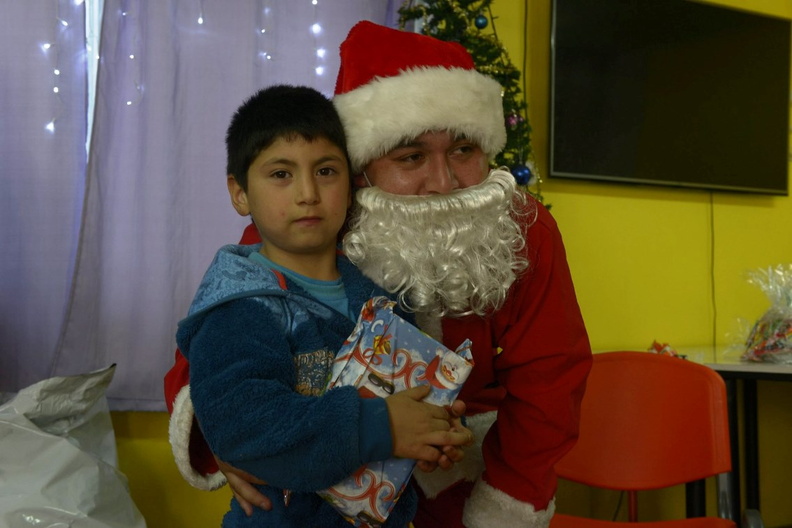 Viejito Pascuero inicia entrega de regalos en Pinto 16-12-2019 (147)