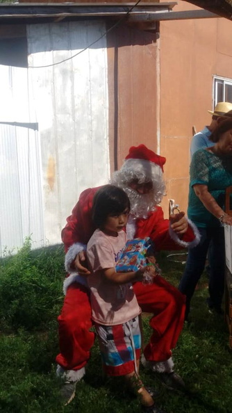 Viejito Pascuero inicia entrega de regalos en Pinto 16-12-2019 (154)