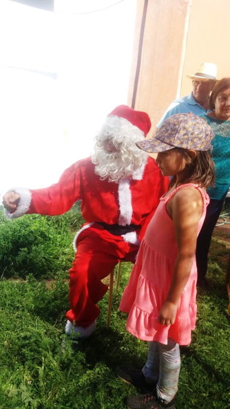 Viejito Pascuero inicia entrega de regalos en Pinto 16-12-2019 (158)