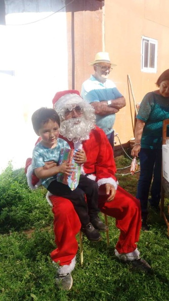 Viejito Pascuero inicia entrega de regalos en Pinto 16-12-2019 (160)