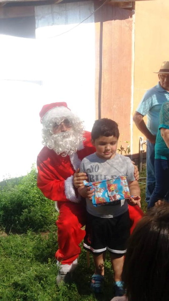 Viejito Pascuero inicia entrega de regalos en Pinto 16-12-2019 (161)