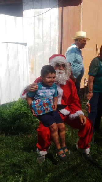 Viejito Pascuero inicia entrega de regalos en Pinto 16-12-2019 (169)