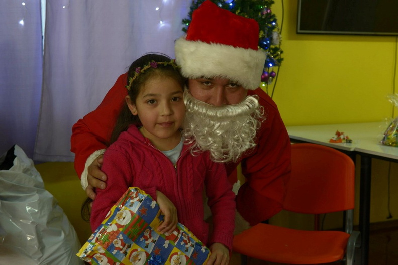 Viejito Pascuero inicia entrega de regalos en Pinto 16-12-2019 (171)
