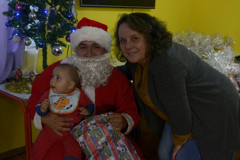 Viejito Pascuero inicia entrega de regalos en Pinto 16-12-2019 (183)
