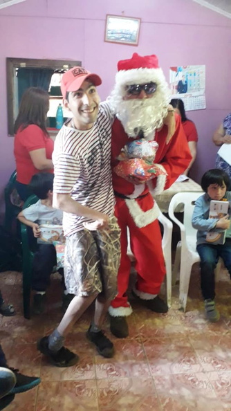 Viejito Pascuero inicia entrega de regalos en Pinto 16-12-2019 (187).jpg
