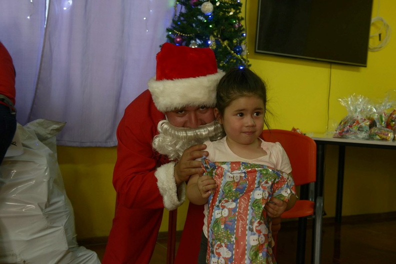 Viejito Pascuero inicia entrega de regalos en Pinto 16-12-2019 (199)