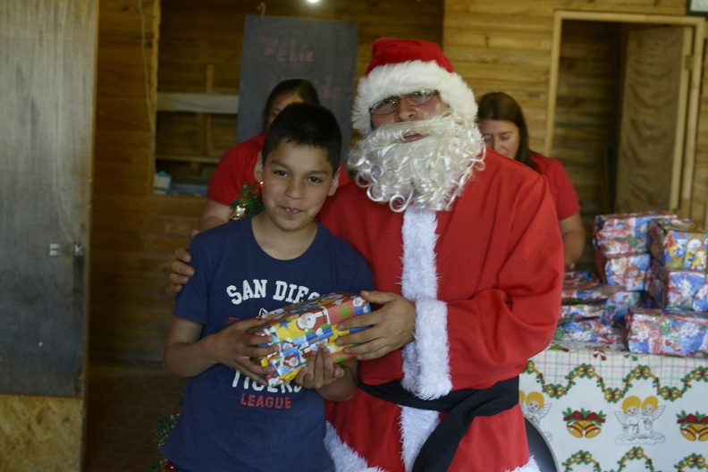 Viejito Pascuero inicia entrega de regalos en Pinto 16-12-2019 (202)