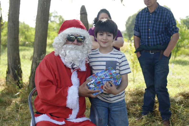 Viejito Pascuero inicia entrega de regalos en Pinto 16-12-2019 (221)