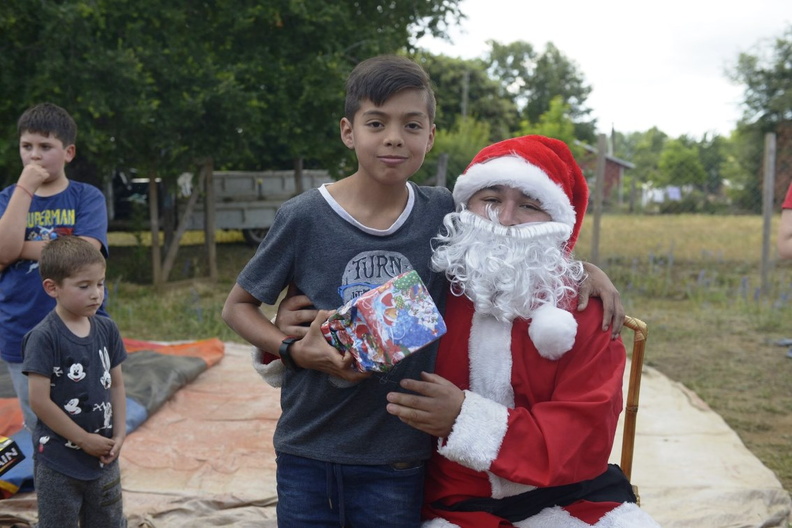 Viejito Pascuero inicia entrega de regalos en Pinto 16-12-2019 (222)