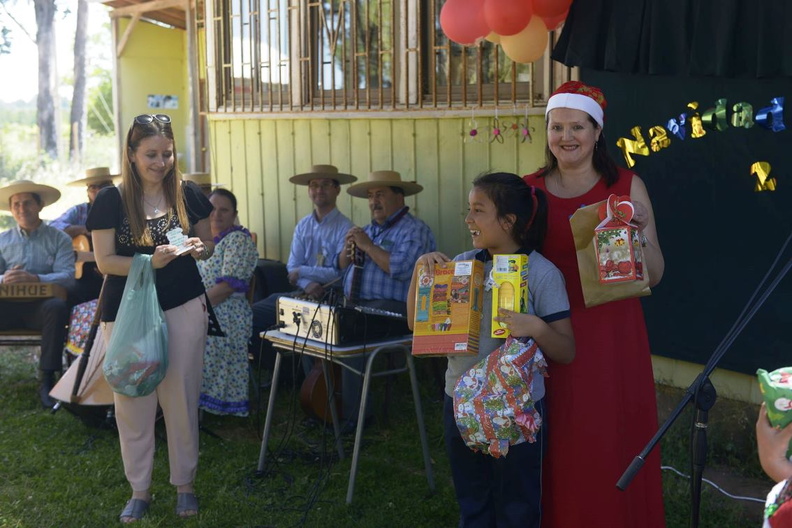 Entrega de regalos de la Agrupación de amigos navidad rural 17-12-2019 (45)