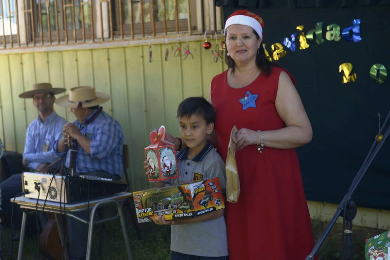 Entrega de regalos de la Agrupación de amigos navidad rural 17-12-2019 (48)
