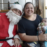 Viejito Pascuero continúa entrega de regalos en Pinto