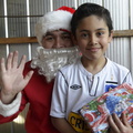 Viejito Pascuero continúa entrega de regalos en Pinto 18-12-2019 (4)
