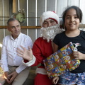 Viejito Pascuero continúa entrega de regalos en Pinto 18-12-2019 (9)