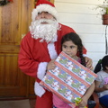 Viejito Pascuero continúa entrega de regalos en Pinto 18-12-2019 (69)