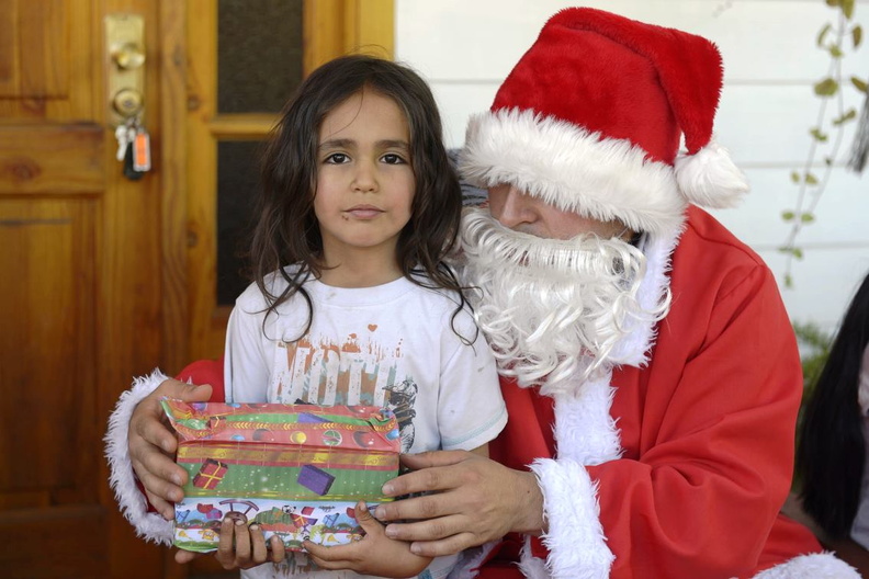 Viejito Pascuero continúa entrega de regalos en Pinto 18-12-2019 (78)