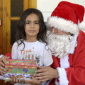 Viejito Pascuero continúa entrega de regalos en Pinto 18-12-2019 (78)