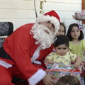 Viejito Pascuero continúa entrega de regalos en Pinto 18-12-2019 (82)