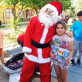 Viejito Pascuero continúa entrega de regalos en Pinto 18-12-2019 (101)
