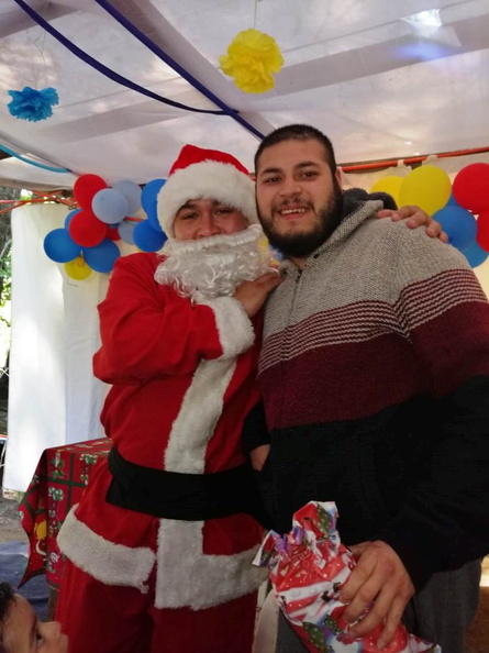 Viejito Pascuero continúa entrega de regalos en Pinto 18-12-2019 (130)
