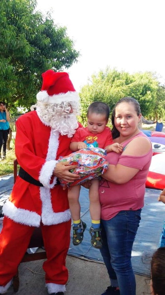 Viejito Pascuero continúa entrega de regalos en Pinto 18-12-2019 (148)