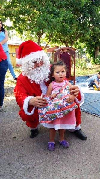 Viejito Pascuero continúa entrega de regalos en Pinto 18-12-2019 (158).jpg