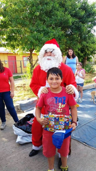 Viejito Pascuero continúa entrega de regalos en Pinto 18-12-2019 (161).jpg
