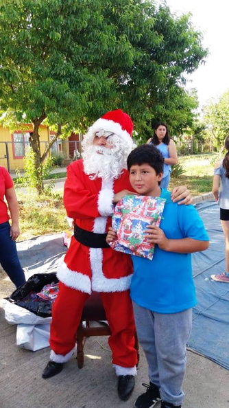 Viejito Pascuero continúa entrega de regalos en Pinto 18-12-2019 (175)